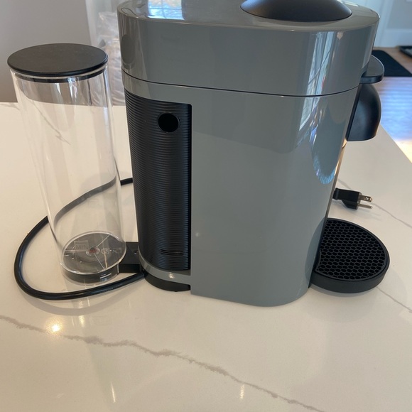 Nespresso Coffee Machine DeLonghi - Picture 3 of 8